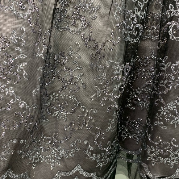 Stunning silver dress - Picture 2 of 9